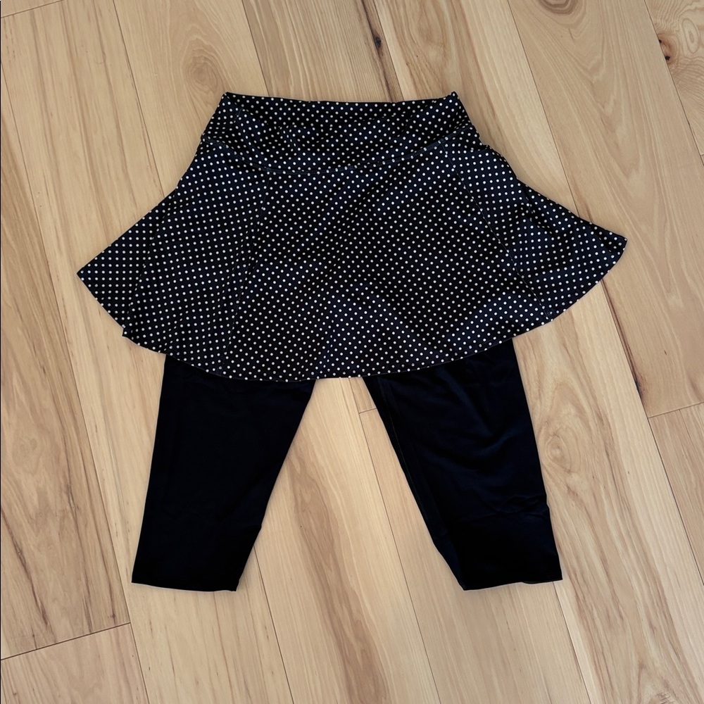 Black Polka Dot Skirted Leggings - Women's Black tennis Skirt Legging.